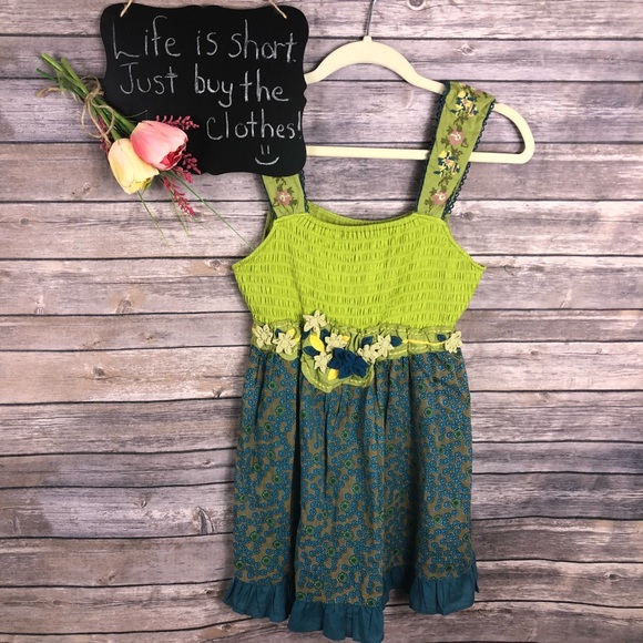 Humming Tops - Humming floral appliqué embroidered tunic top